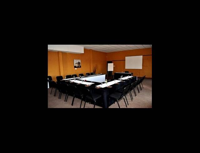 1,100M² HOTEL FOR SALE IN ZWAVELPOORT AH